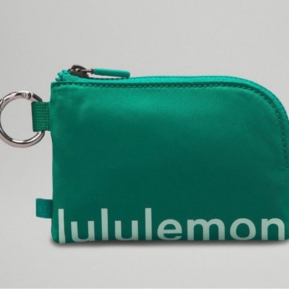 Lululemon Clippable Card Pouch (Maldives Green)